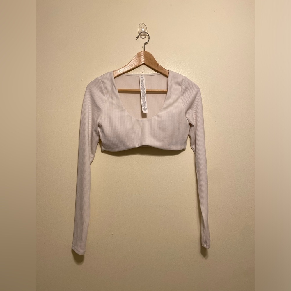 ALO Yoga White Ribbed Long Sleeve Crop Top. Size M